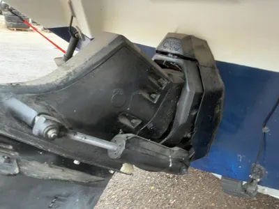 USED 1987 RINKER FIESTA VEE 250