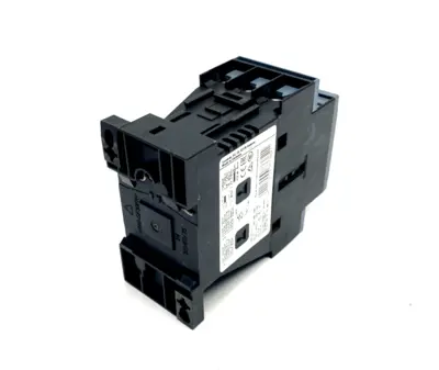 3RT2028-1BB40 | Siemens  Contactor 3PH 3P 18.5kW 38A 24VDC 400V - Used