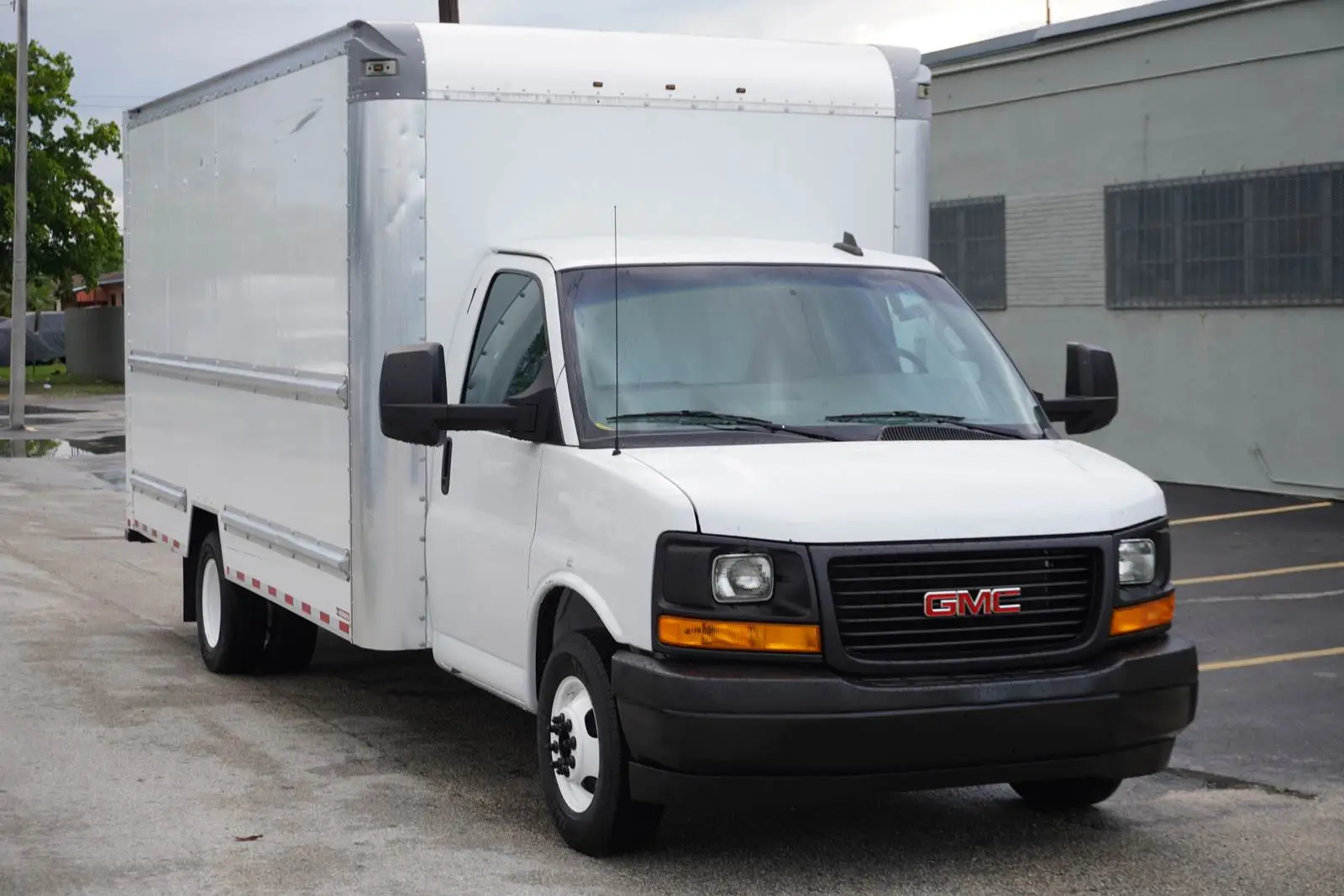 Used 2017 GMC SAVANA G3500 Box trucks Florida US | Truck and Van Outlet #1541709