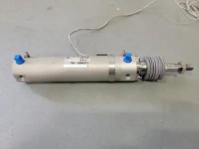 USED SMC CDG1BA32-100J-C73LS
