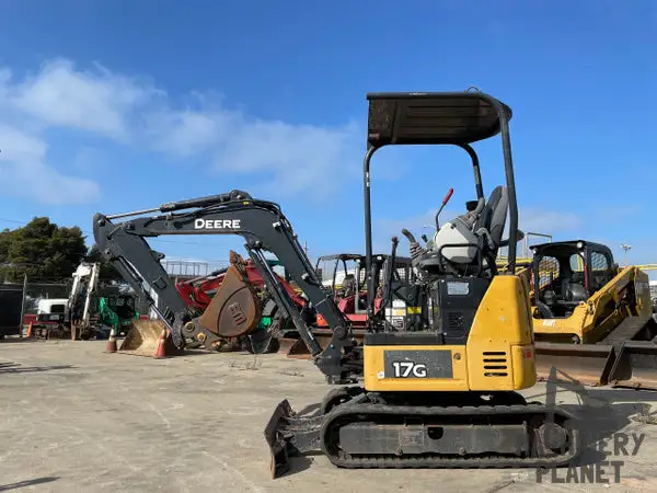 USED 2022 Deere 17G