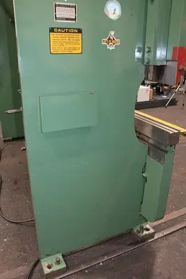 90 TON X 10' CINCINNATI HYDRAULIC PRESS BRAKE MODEL 90CBX8