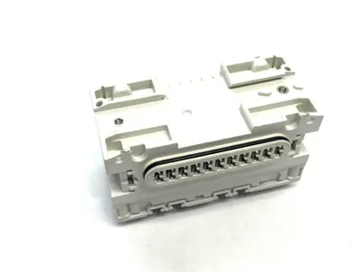 USED SMC DIGITAL OUTPUT MODULE PNP 8-POINT 4XM12