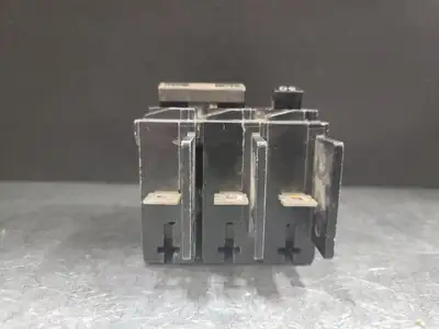 30 Amp, 3 Pole, 240 Volts Circuit Breaker