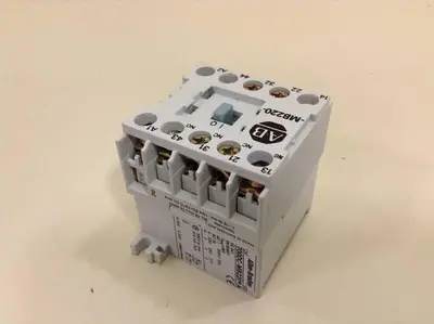 USED ALLEN BRADLEY 700DC-MB220. SER A