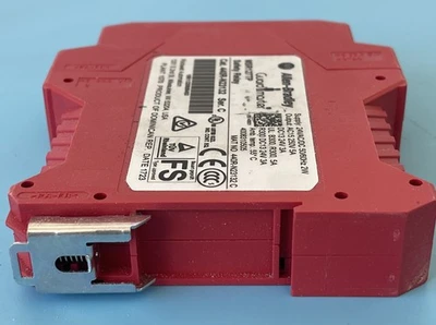 NEW Allen Bradley 440R-N23132