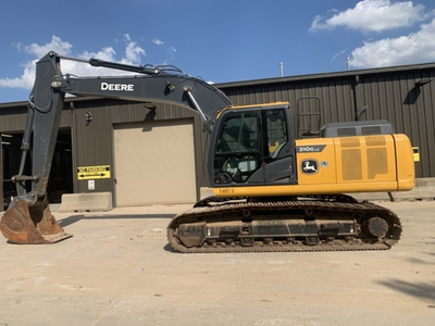 USED 2015 Deere 210G LC