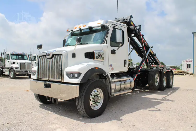 New | in-Stock 2027 WESTERN STAR 47X Hooklifts & Roll-Offs Texas US | Roll Off Truck World #1492010