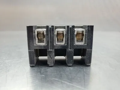 ALLEN BRADLEY 1492-DB2-3 Ser A Connector Module. 4E-26