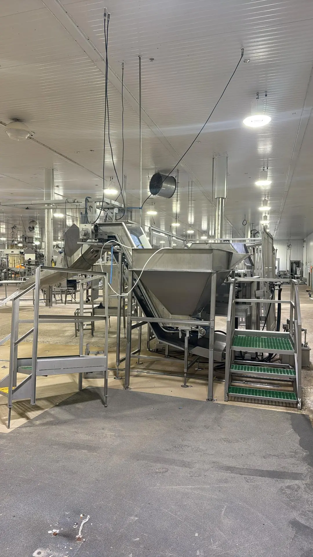 Used STAINLESS HOPPER CONVEYOR Belt Conveyors Illinois US | M&M Equipment Corp. #1538076