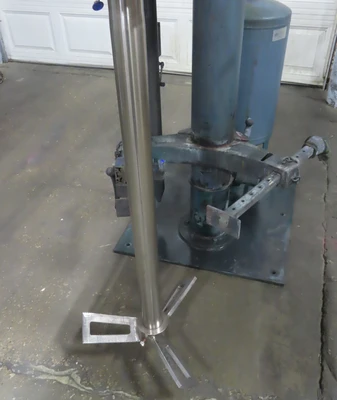 20 hp Dantco Bow-tie Mixer, floor mount, air over oil lift