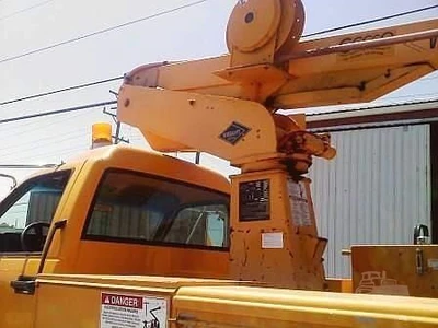 USED 1998 VERSALIFT TEL29ENH