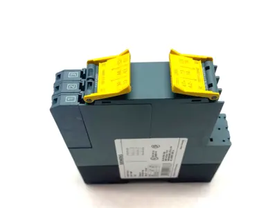 USED SIEMENS SIRIUS SAFETY RELAY, OUTPUT EXP.
