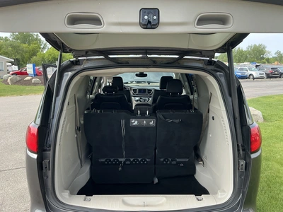 USED 2020 CHRYSLER VOYAGER
