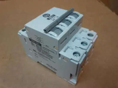 NEW ALLEN BRADLEY 1492-CB3/H060 SER C