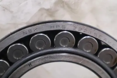 NEW IN BOX NSK Bearing 22215EAKE4C3 STOCK H1655A