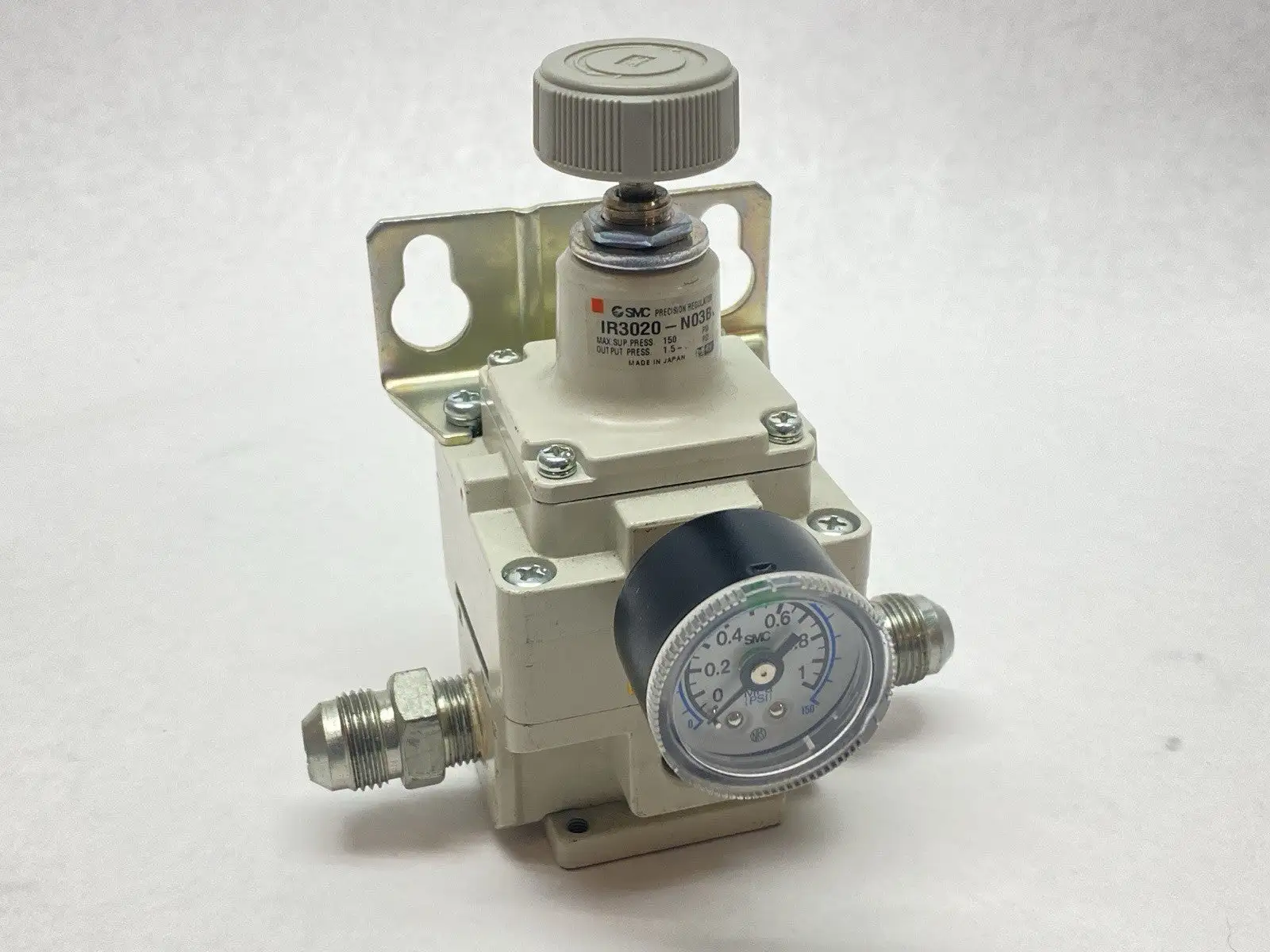 Used SMC Precision Modular Pneumatic Regulator 3/8" NPT Air Pressure Regulators Michigan US | Maverick Industrial Sales #1389252