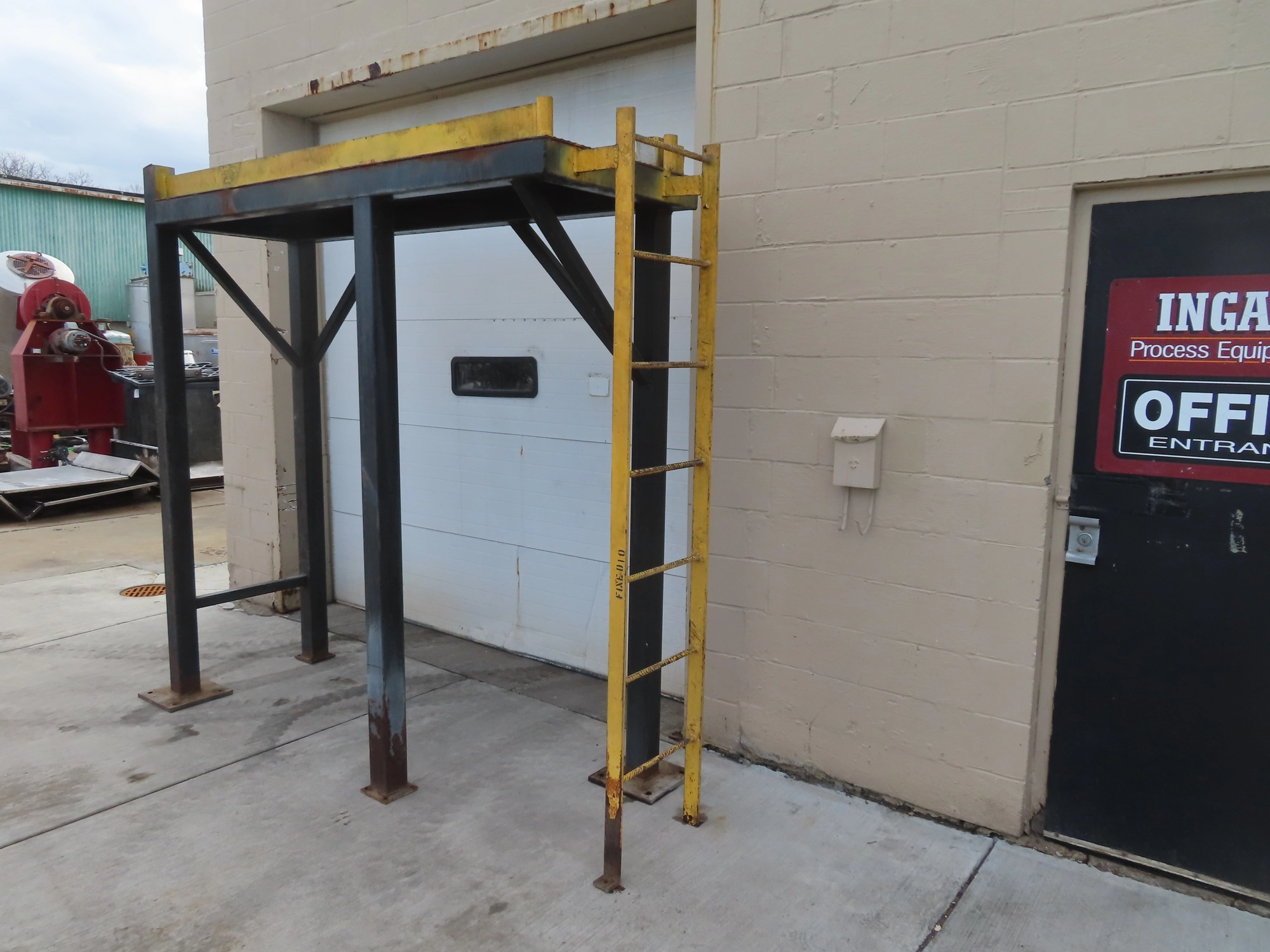 Catwalk Platform, 32" x 94" x 91" high