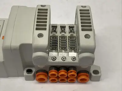SMC VV5QC11-03N7FD0-S Plug-In Pneumatic Manifold Base 3-Station - Used
