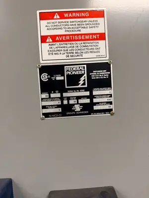 USED 2002 SQUARE D MODEL 4