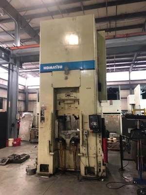 2002 KOMATSU L1C-630-3 Straight Side Single Crank Press | Universal Press & Machinery (UPM) (1)