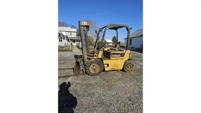 Used CATERPILLAR V-40E Internal Combustion Forklifts: Pneumatic Tire Pennsylvania US | Trustworthy Equipment #1403438