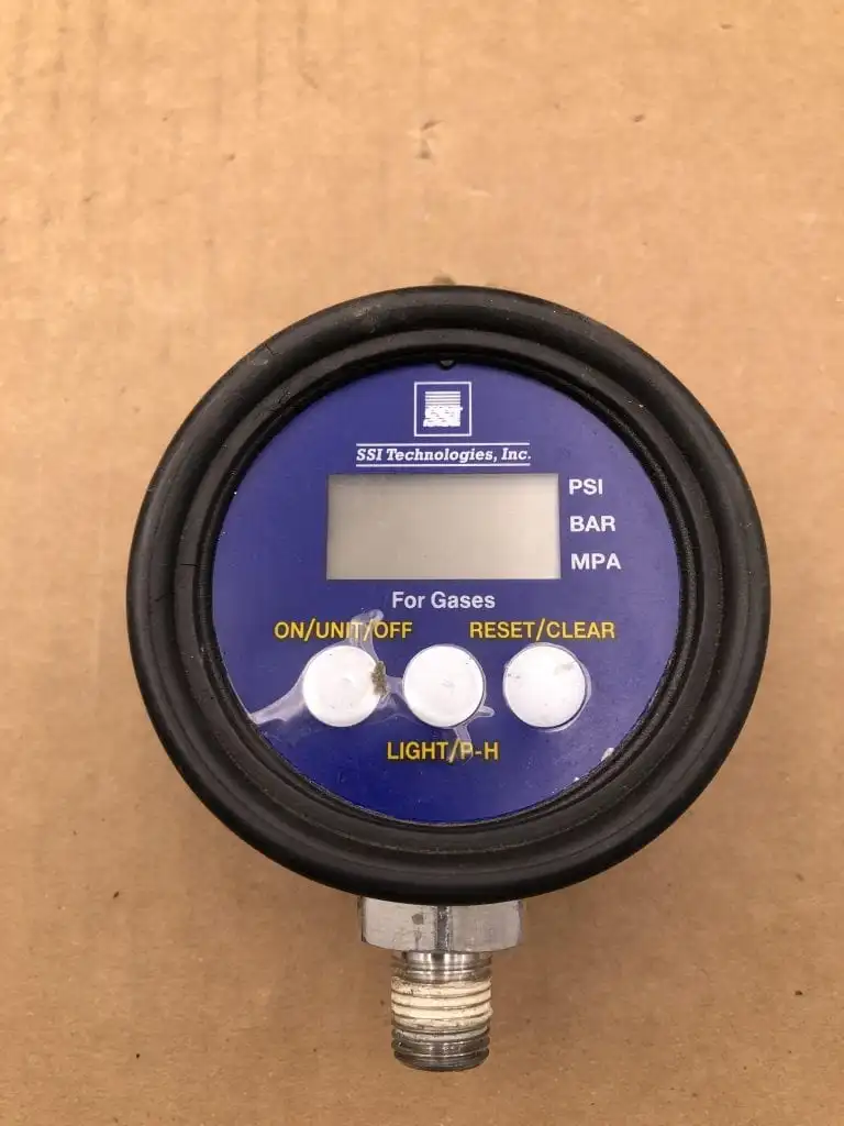 DIGITAL PRESSURE GAUGE 300 PSI MGA-300-9V-R by SSI
