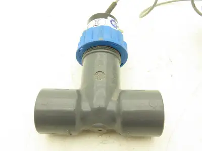 Omega FP-5600 Paddlewheel Flowmeter Low Flow Sensor 1" PVC Tee Fitting FP-5310M