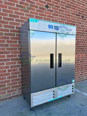 USED NORLAKE NSWDF492SSS/0A WHITE DIMOND SERIES DOUBLE DOOR FREEZER -20C, 49 CU. FT.