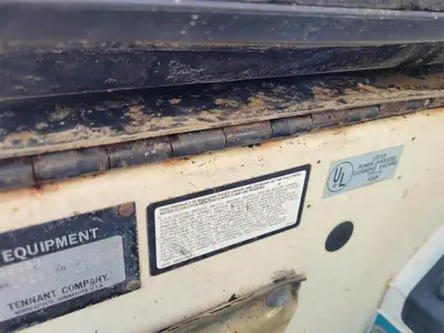USED 1998 TENNANT 255 II