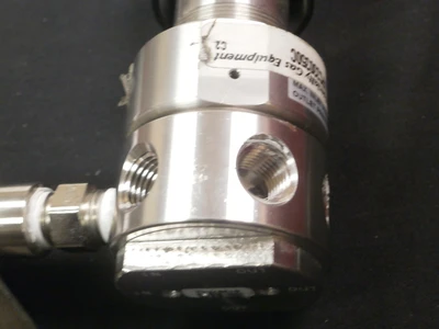 USED ADVANCED SPECIALTY APC330350C REGULATOR WITH  SWAGELOK 131SR