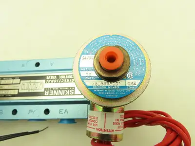 Honeywell Skinner S3FFHAL3 Directional Control Spool Valve 5/3 24VDC 3/8" NPT