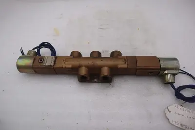 Versa 4 Way Valve VXX-4524-A120 4 Way / 3 Position STOCK 4718
