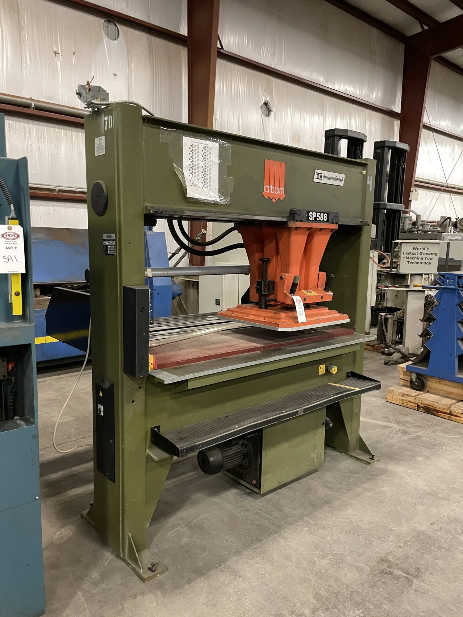 Atom SP588 Oildynamic 25 Ton Traveling Head Cutting Press w/ Movable Trolley