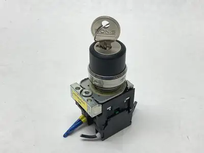 USED SIEMENS KEYLOCK SWITCH 2-POSITION 10A 500V 22.3MM
