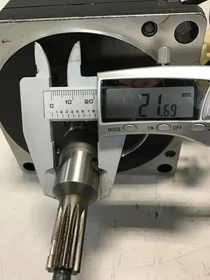 USED YASKAWA SGMP-08AWYR32