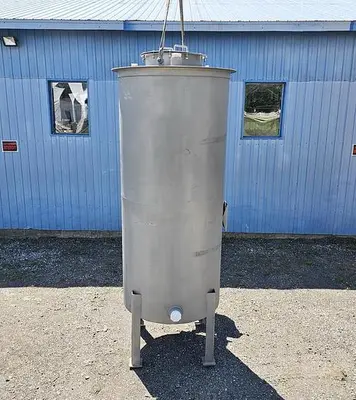 Unused 850 Gallon Tank, Stainless Steel