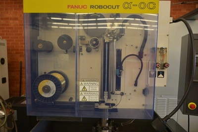 USED 1998 FANUC ROBOCUT
