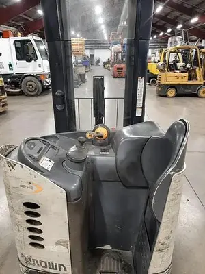 USED 2006 CROWN RR5210-35