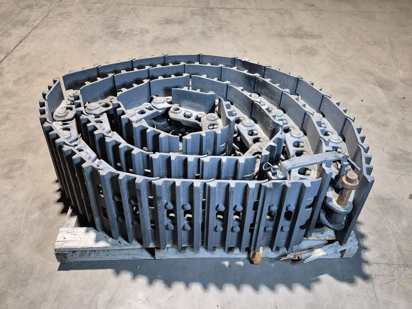 Track Chain Assembly D15490A-L (44 Track Shoes)