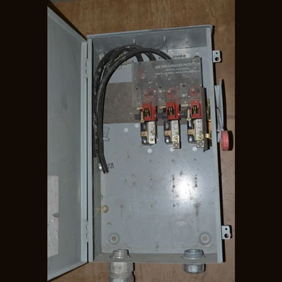 Cutler Hammer 200 Amp Disconnect