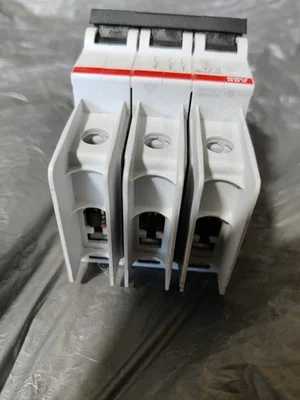 ABB E212323SU203M CIRCUIT BREAKER3 POLE 480Y/277V 50/60Hz