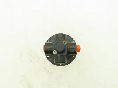 Fairchild 10 N Kendall Pressure Regulator 1/8" NPT 1/2-30PSI Range 250 PSI Max