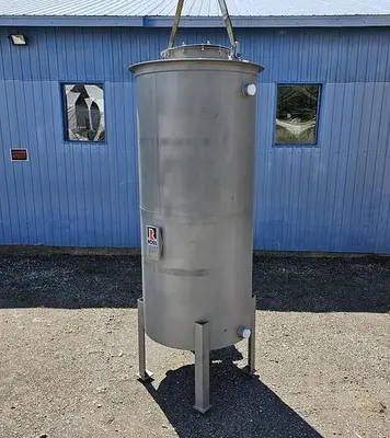 Unused 850 Gallon Tank, Stainless Steel