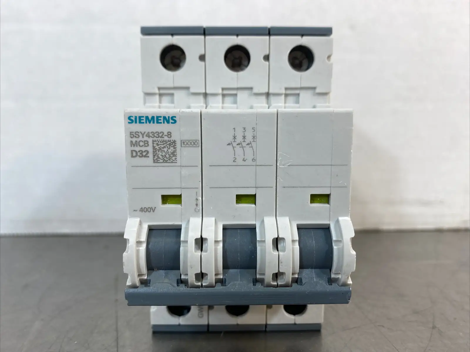 USED Siemens 5SY4332-8-MCB-D32