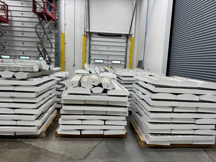INDUSTRIAL Light Fixtures Electrical | Global Machine Brokers, LLC