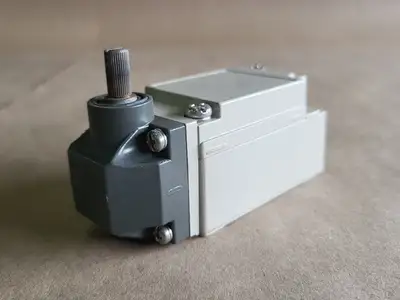 NEW OMRON D4A-1104N