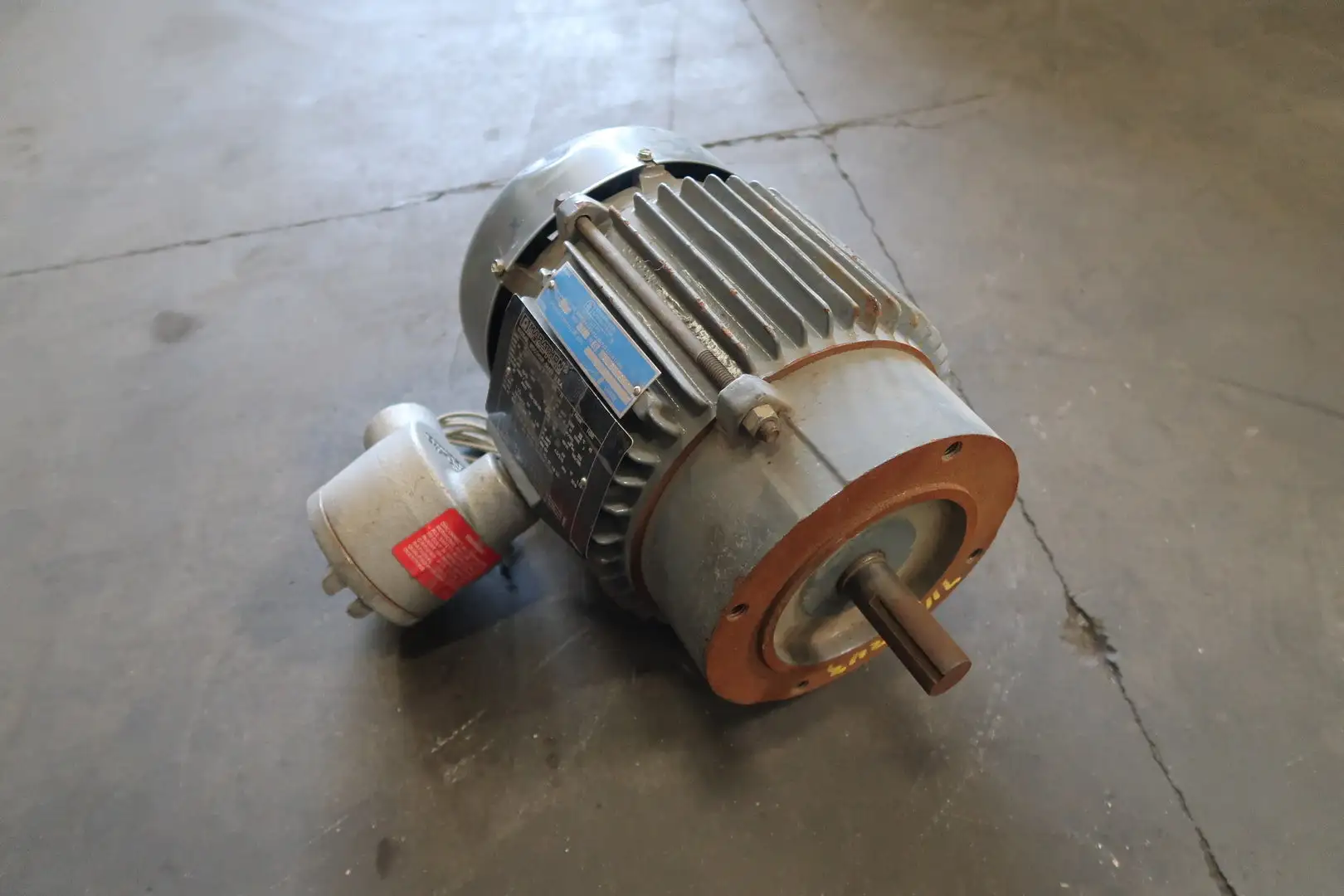 1-1/2 hp, 230/460 volts, 3500 rpm, 143TC Electric Motor