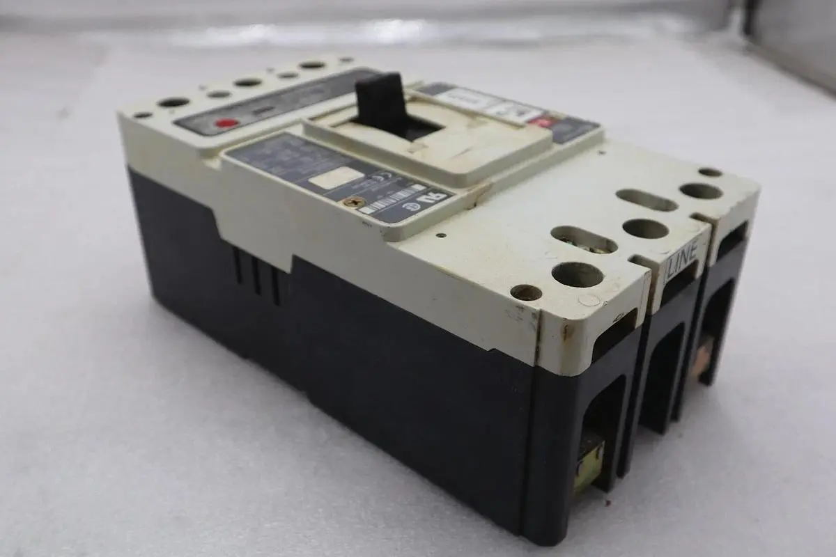 CUTLER-HAMMER HM2P400X5WS10 MOTOR CIRCUIT PROTECTOR SERIES C 600VAC STOCK #3221