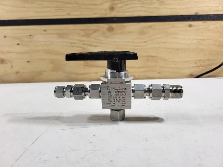 Used SWAGELOK SS-45XS8 Valves/Fittings British Columbia CA | Lenmark #256594